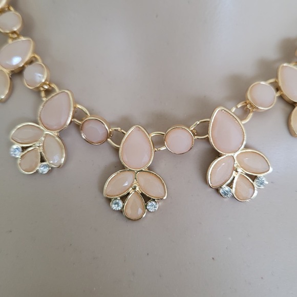 Women's Light Pink Gold Beautiful Flower Rhinestone Choker Necklace - Picture 2 of 3